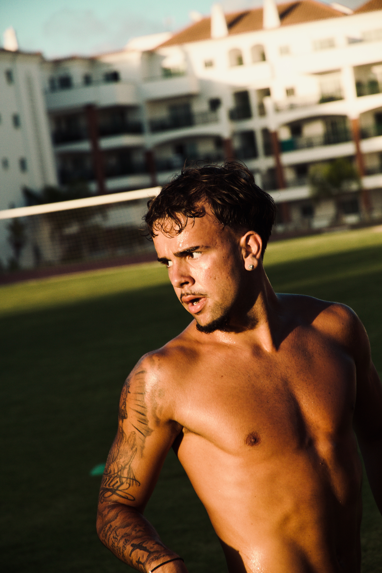 Intensity portrait between reps under the Portuguese sun